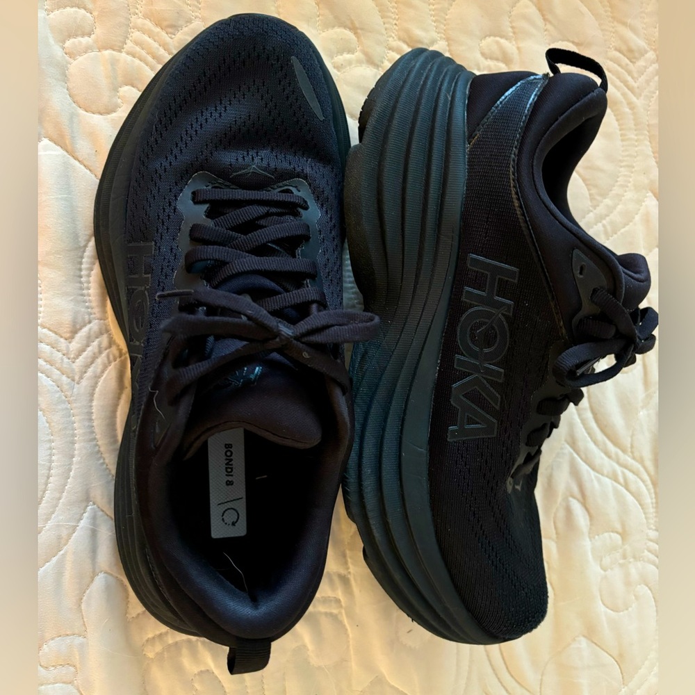 Women’s Size 7.5 B Hoka One One Bondi 8 Black with box